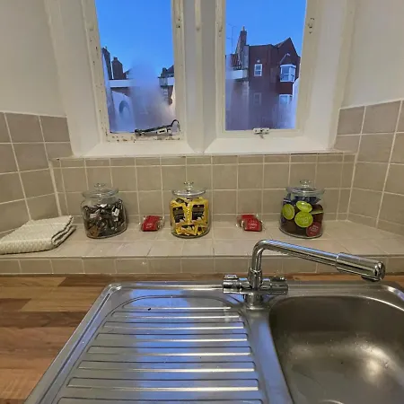 Gated Stunning Period In Vibrant Apartment Bristol